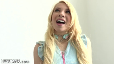 Skinny cutie Kenzie Reeves playing with teen Keira Croft